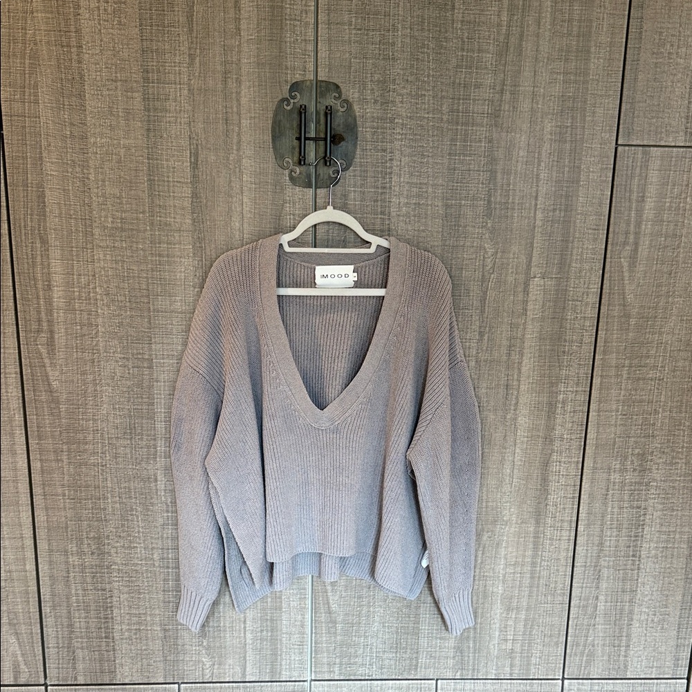 310 MOOD x ninido U Neck Essential‎ Sweater - Grey
